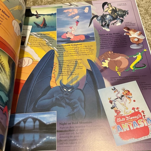 Disney: The Ultimate Visual Guide - Picture 2 of 3